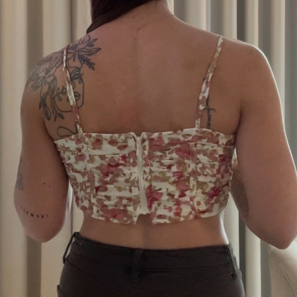 Lulus Mastered Elegance Ivory floral Print Lace-up Cami Top. Size M - Picture 6 of 9